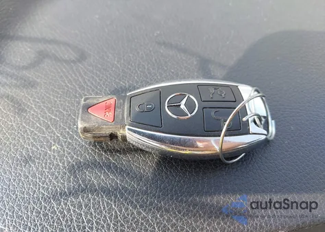 2013 Mercedes-Benz C 250 Sport z USA, uszkodzony, nr VIN WDDGF4HB6DR262428